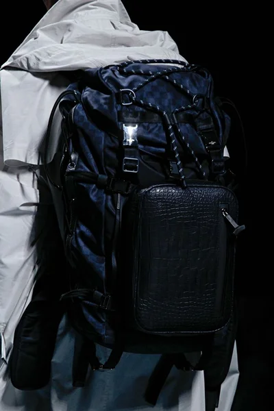 Look 13
